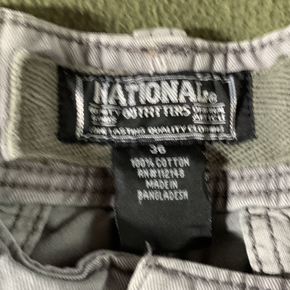 2 pairs of men’s shorts. LR Scoop green cargo, gray National Outfitters. Size 36 - Picture 10 of 15